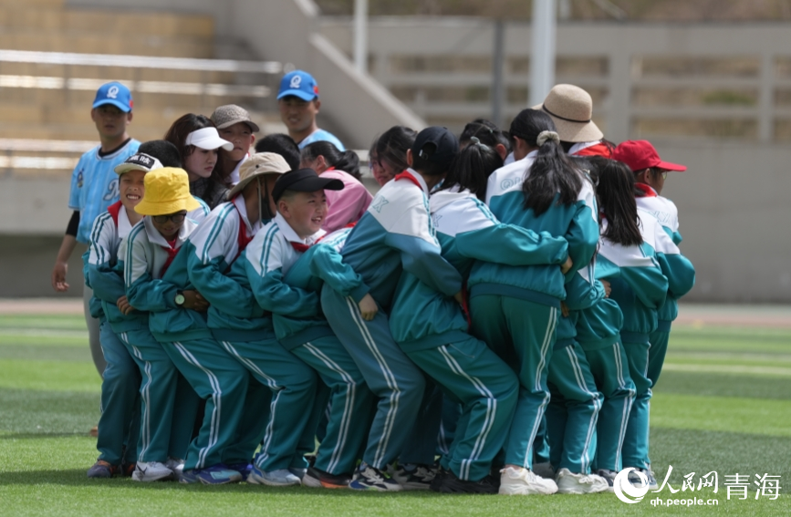 熱身運動。人民網(wǎng) 陳明菊攝