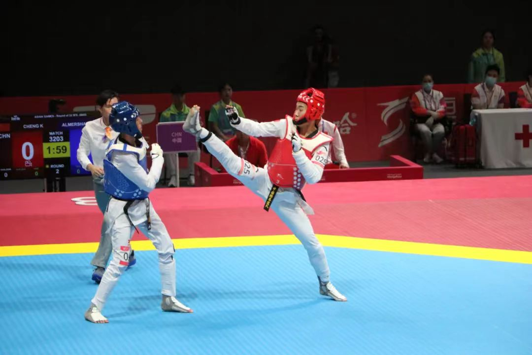 紅色護(hù)具為程凱參加亞運(yùn)會(huì)比賽資料圖。青海體育局資料庫(kù)供圖