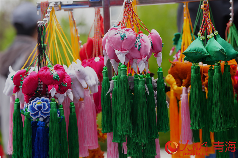 青海傳統(tǒng)香包。人民網(wǎng)記者甘海瓊攝
