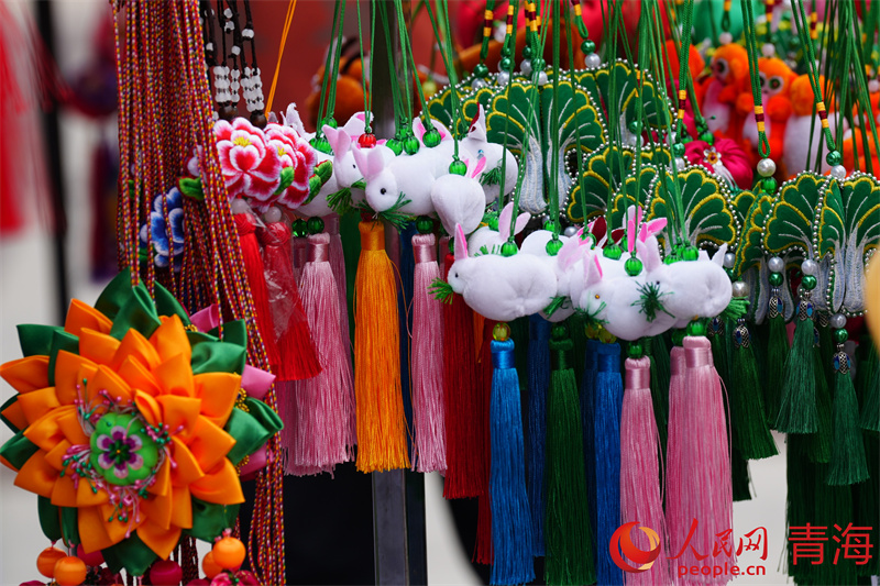青海傳統(tǒng)香包。人民網(wǎng)記者甘海瓊攝