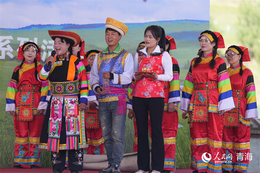 土族婚禮展演。人民網(wǎng) 陳明菊攝