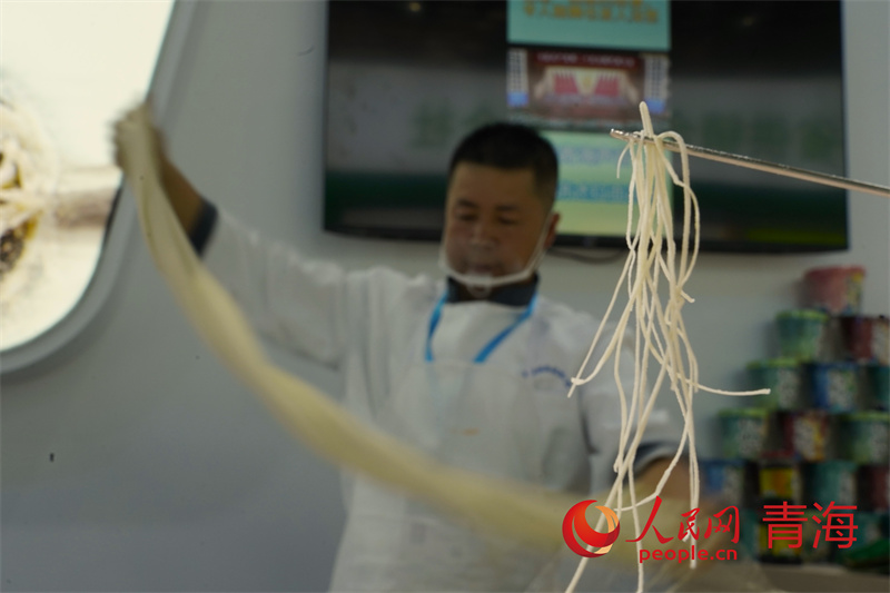 青洽會(huì)現(xiàn)場(chǎng)的青海拉面。人民網(wǎng)記者 甘海瓊攝