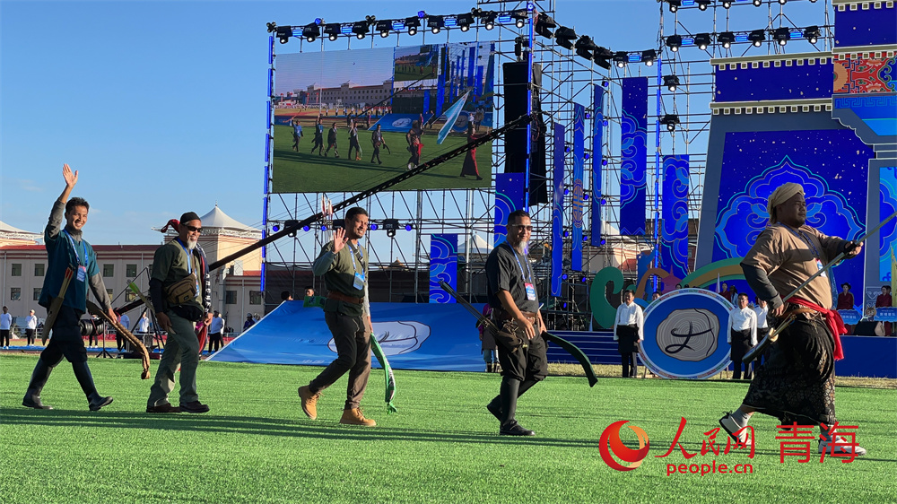 參賽選手入場。人民網(wǎng) 況玉攝