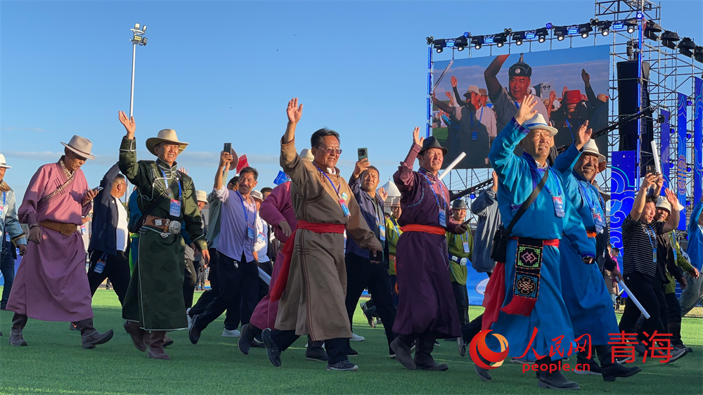 參賽選手入場。人民網(wǎng) 況玉攝