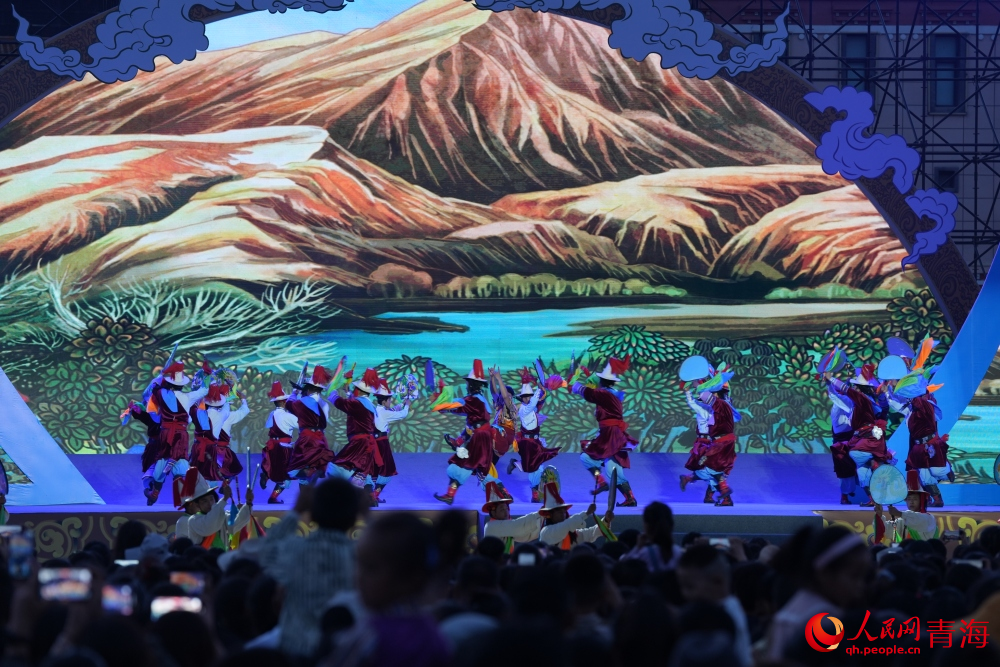 黃南州非遺文化展演。人民網(wǎng) 陳明菊攝