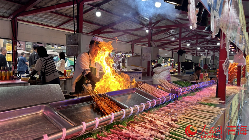 唐道·637夜市美食多。人民網(wǎng) 陳明菊攝