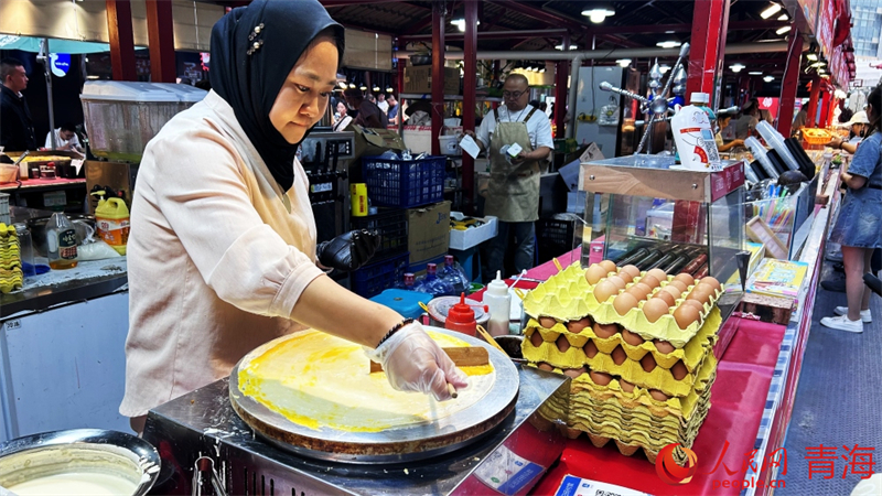 城西區(qū)美食街。人民網(wǎng) 陳明菊攝