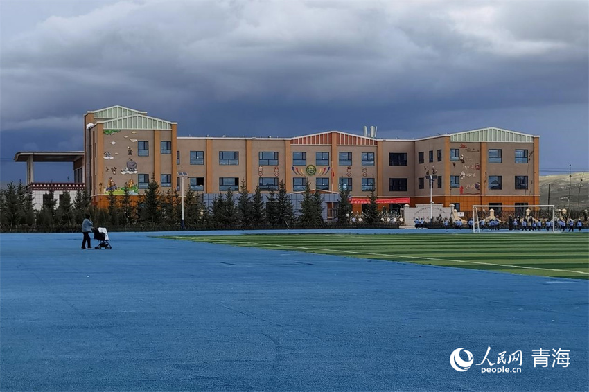 安多民俗社區(qū)嶄新的風(fēng)貌。人民網(wǎng) 馬可欣攝