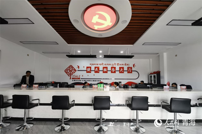 社區(qū)內(nèi)的便民服務(wù)大廳。人民網(wǎng) 馬可欣攝