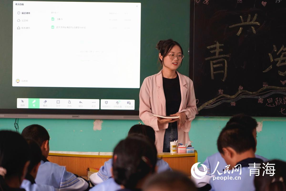 馬珂珂正在上課。人民網(wǎng)記者 楊啟紅攝