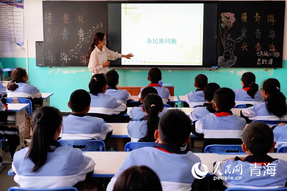 思政課堂。人民網(wǎng)記者 楊啟紅攝