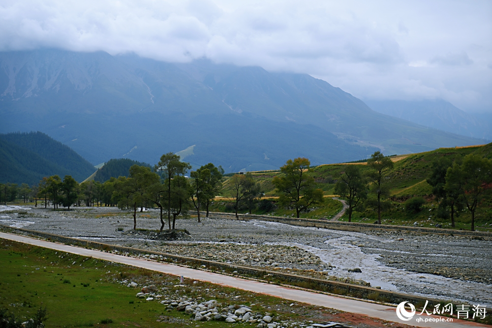 秋日的祁連山國家公園。人民網(wǎng) 陳明菊攝