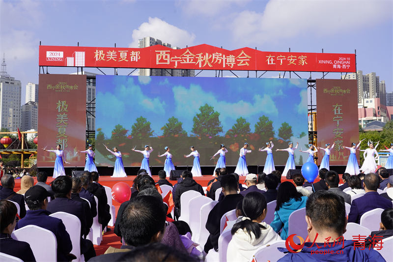 文藝演出。人民網(wǎng) 況玉攝