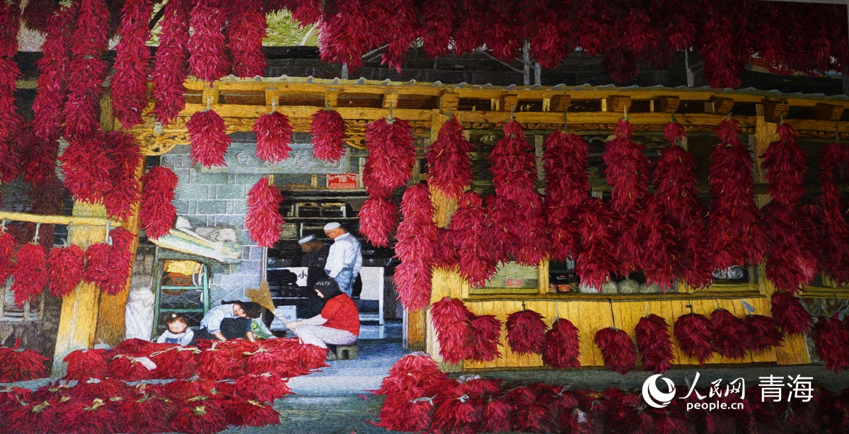 撒拉族刺繡作品。人民網(wǎng)記者 楊啟紅攝