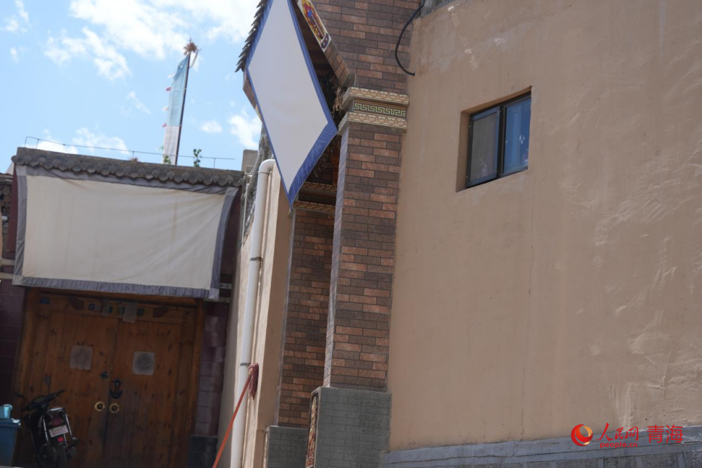 郭麻日古堡的民居。人民網(wǎng) 陳明菊攝