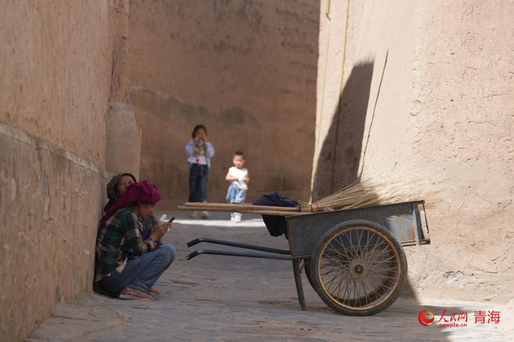 郭麻日古堡的煙火氣。人民網(wǎng) 陳明菊攝