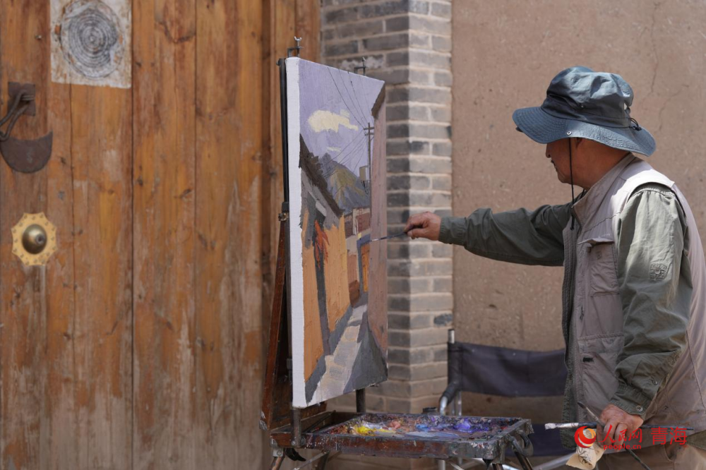 藝術(shù)駐留在同仁傳統(tǒng)村落。人民網(wǎng) 陳明菊攝