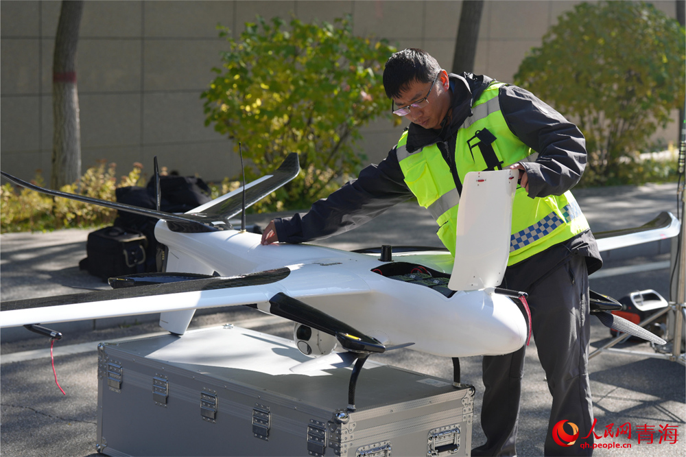 救援裝備展示。人民網(wǎng) 陳明菊攝