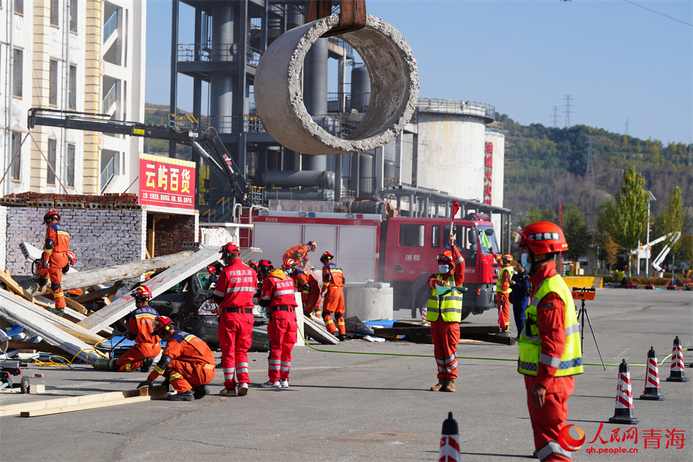 地震綜合實(shí)戰(zhàn)演練現(xiàn)場(chǎng)。人民網(wǎng) 陳明菊攝