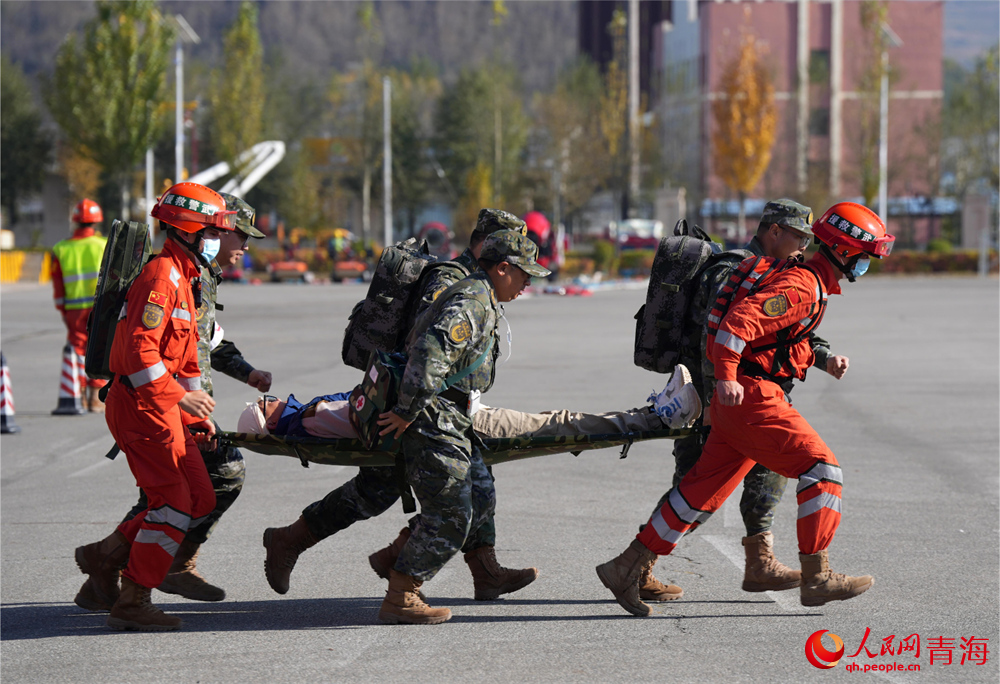 地震綜合實(shí)戰(zhàn)演練現(xiàn)場(chǎng)。人民網(wǎng) 陳明菊攝