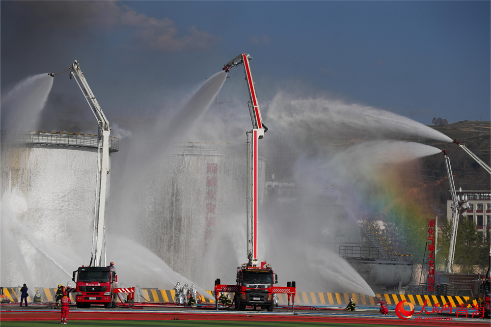 地震綜合實戰(zhàn)演練現(xiàn)場。人民網(wǎng) 陳明菊攝
