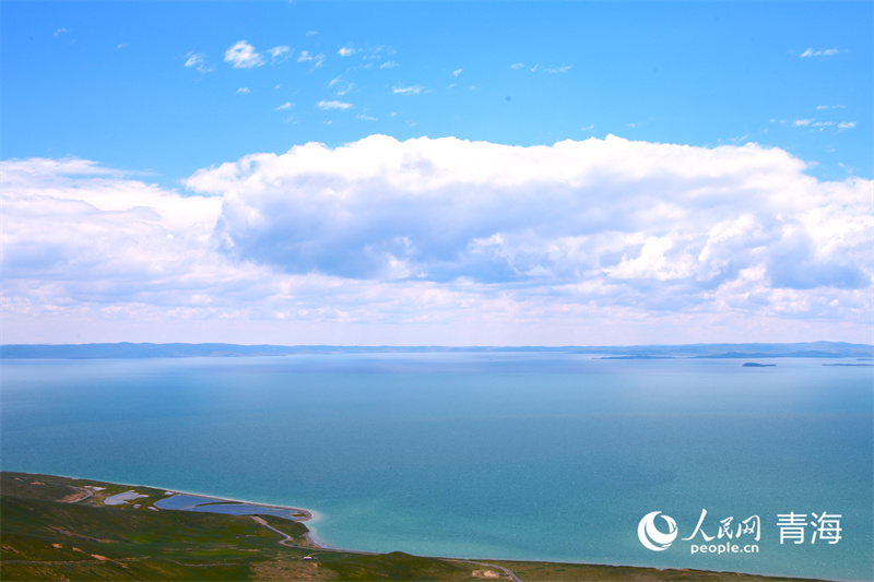 鄂陵湖。人民網(wǎng)記者 甘海瓊攝