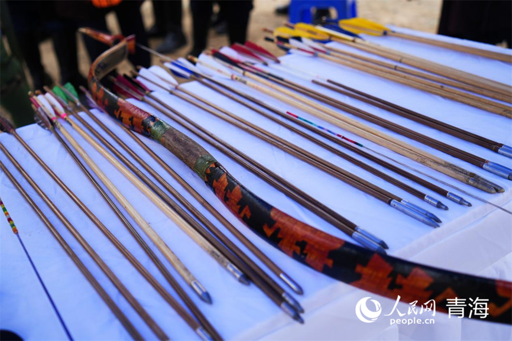 比賽用的弓箭。人民網(wǎng)記者 張莉萍攝