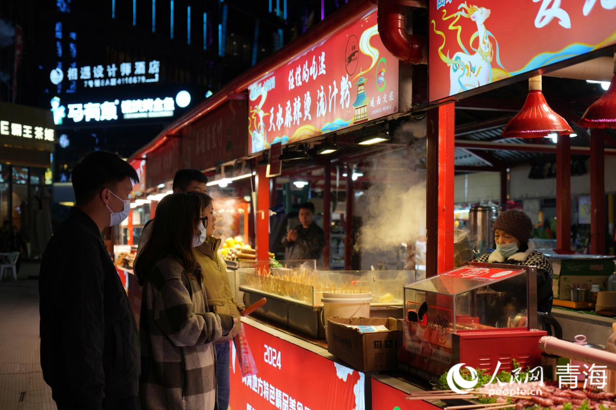 “唐道637”煙火氣滿滿。人民網(wǎng) 況玉攝