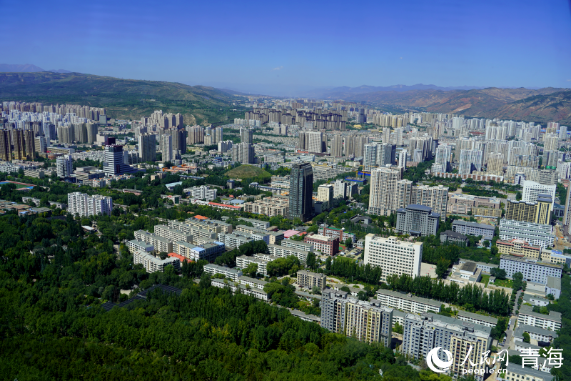 綠意盎然的西寧市。人民網(wǎng) 馬可欣攝