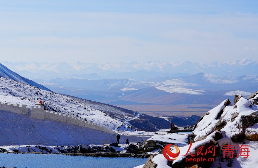 從崗什卡遠(yuǎn)眺祁連山大草原。人民網(wǎng)記者 甘海瓊攝