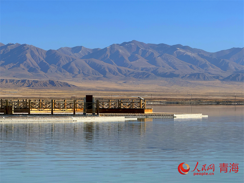 湖面波光粼粼。人民網(wǎng) 況玉攝