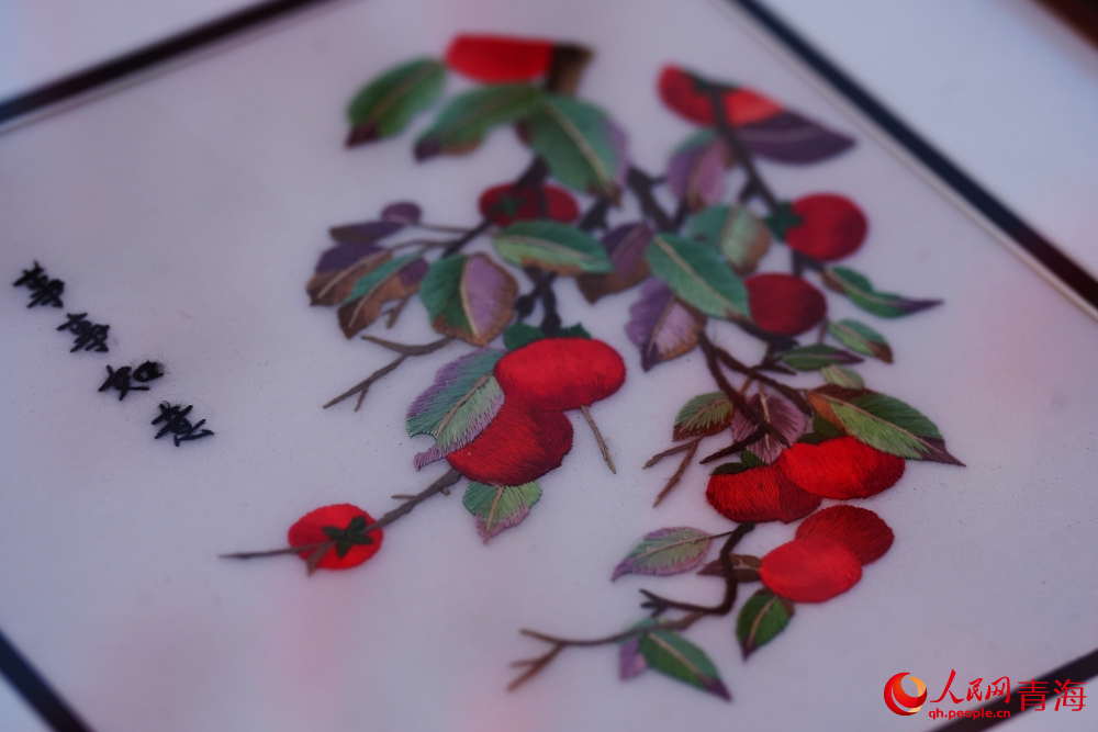 河湟刺繡作品。人民網(wǎng)  陳明菊攝