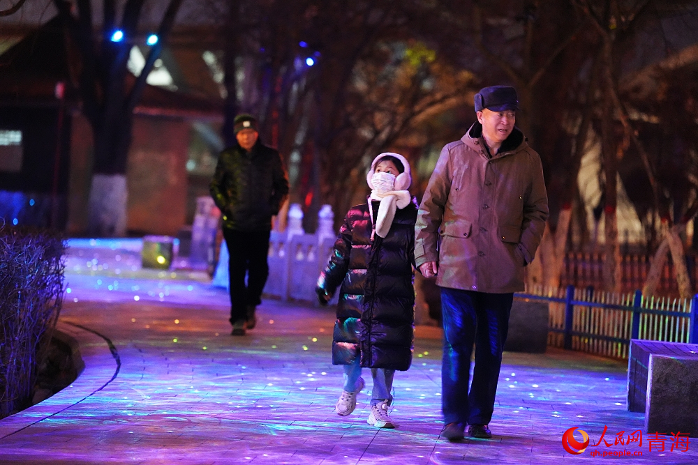 夜游麒麟灣。人民網(wǎng) 陳明菊攝