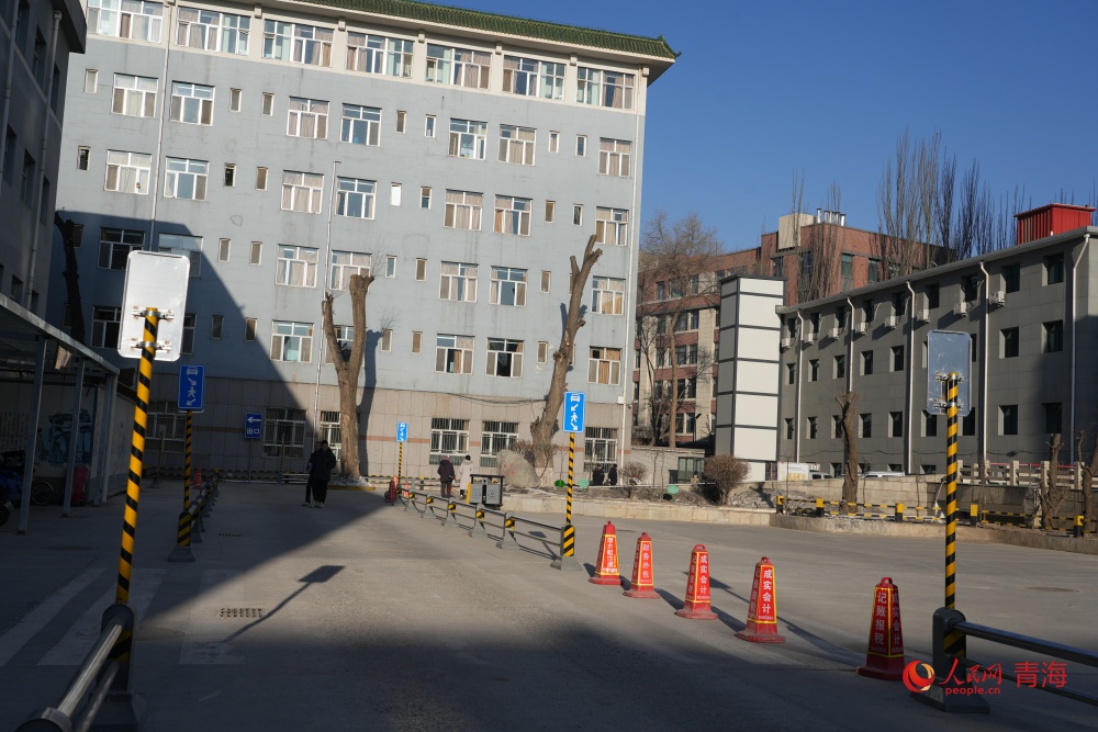 人車分流，禮讓“安全通道”。人民網(wǎng) 陳明菊攝