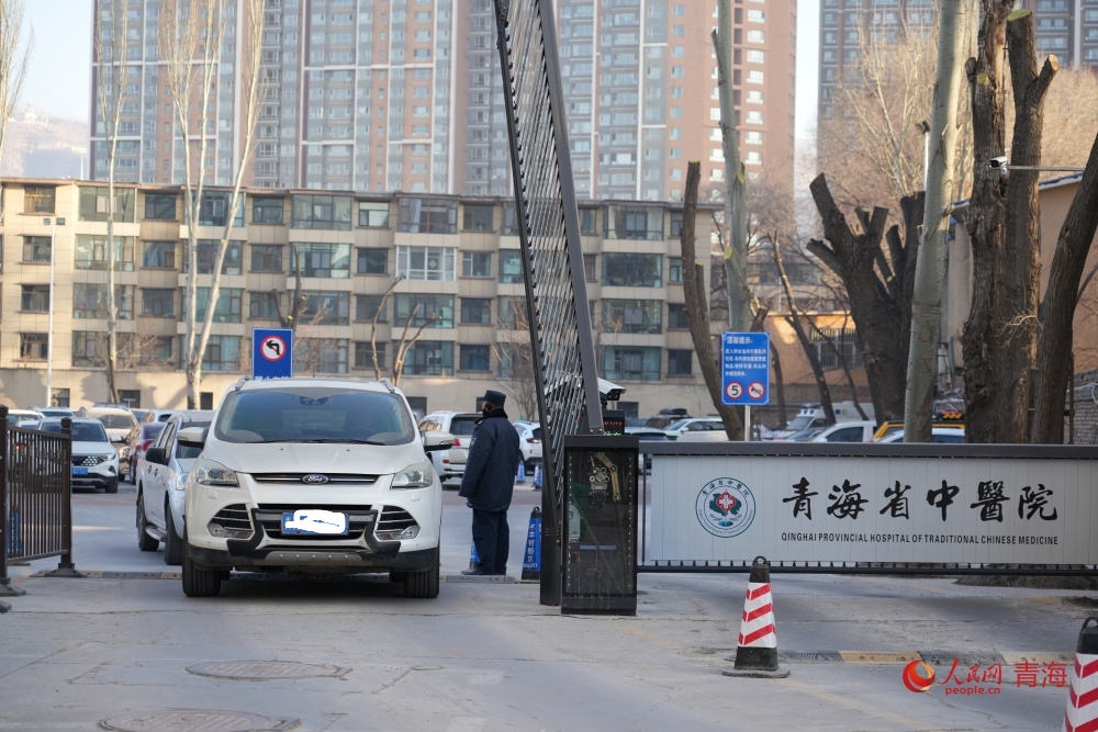 車輛出入口。人民網(wǎng) 陳明菊攝