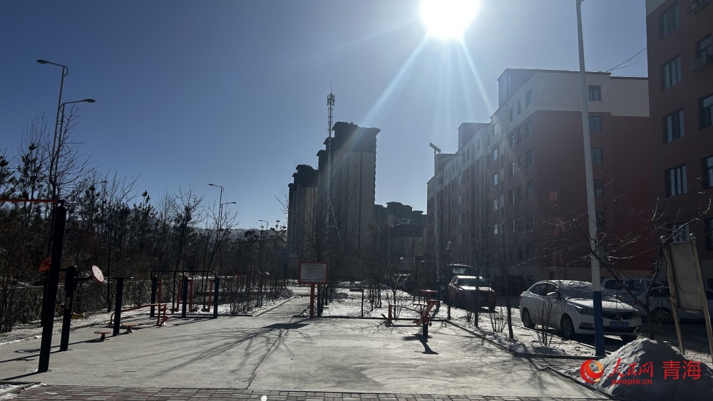 大雪過(guò)后，陽(yáng)光灑在池漢新村。人民網(wǎng) 陳明菊攝