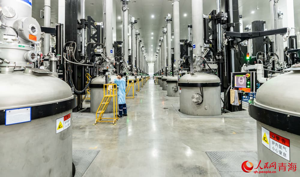 青海高景生產(chǎn)車間。人民網(wǎng) 況玉攝