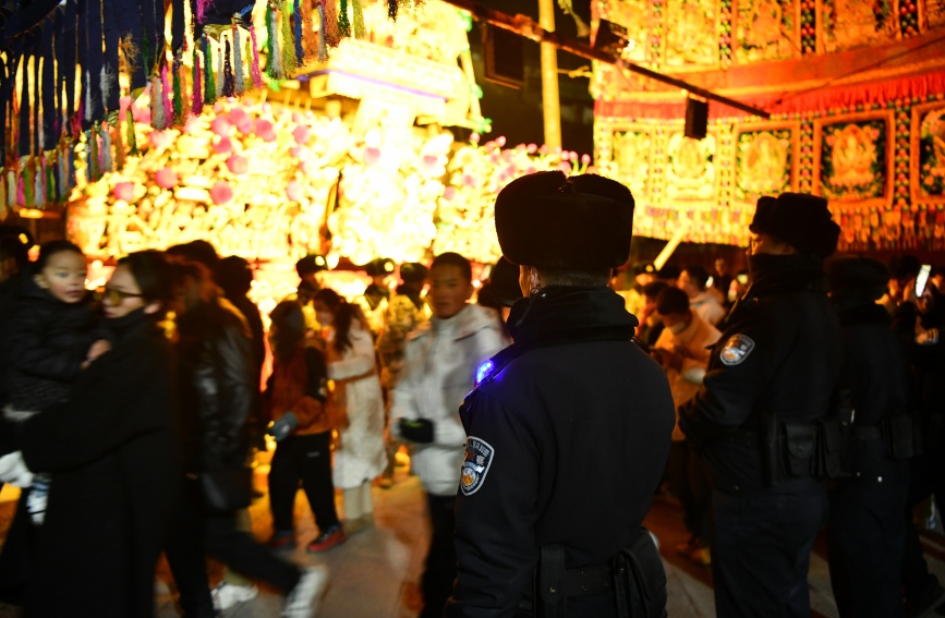 酥油花燈展現(xiàn)場。湟中區(qū)公安局供圖