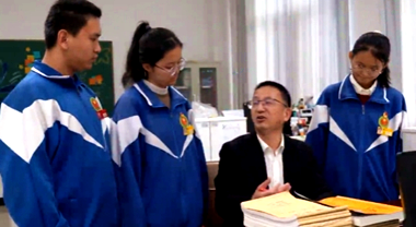 我給兩會(huì)捎句話｜老教師呼吁給農(nóng)村、一線教師更多培訓(xùn)機(jī)會(huì)