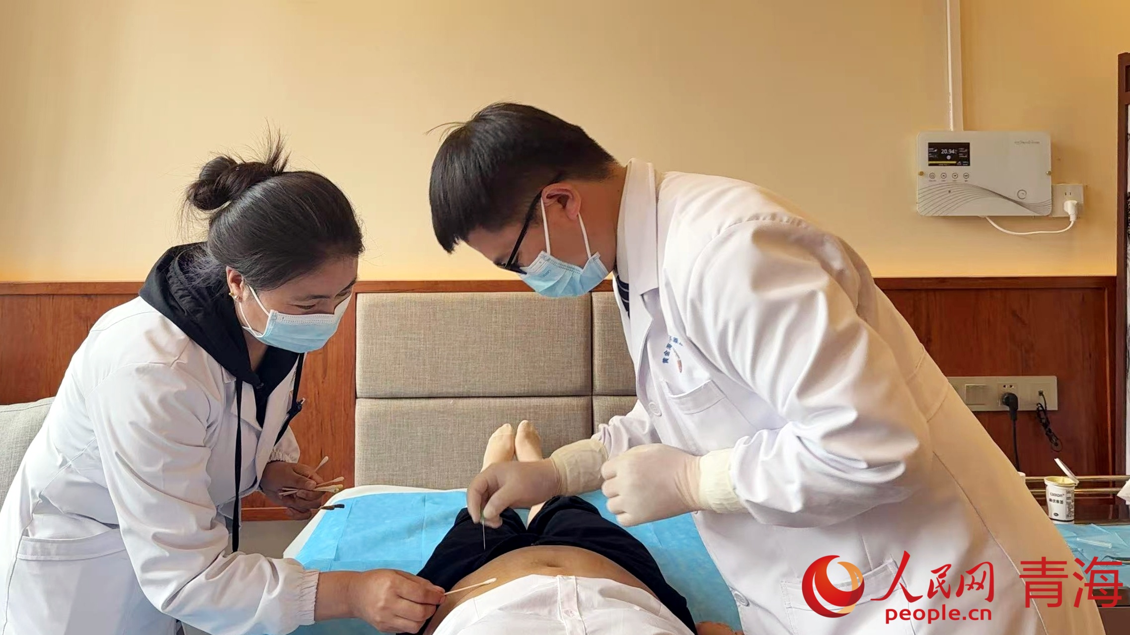 穴位埋線療法。人民網(wǎng) 況玉攝