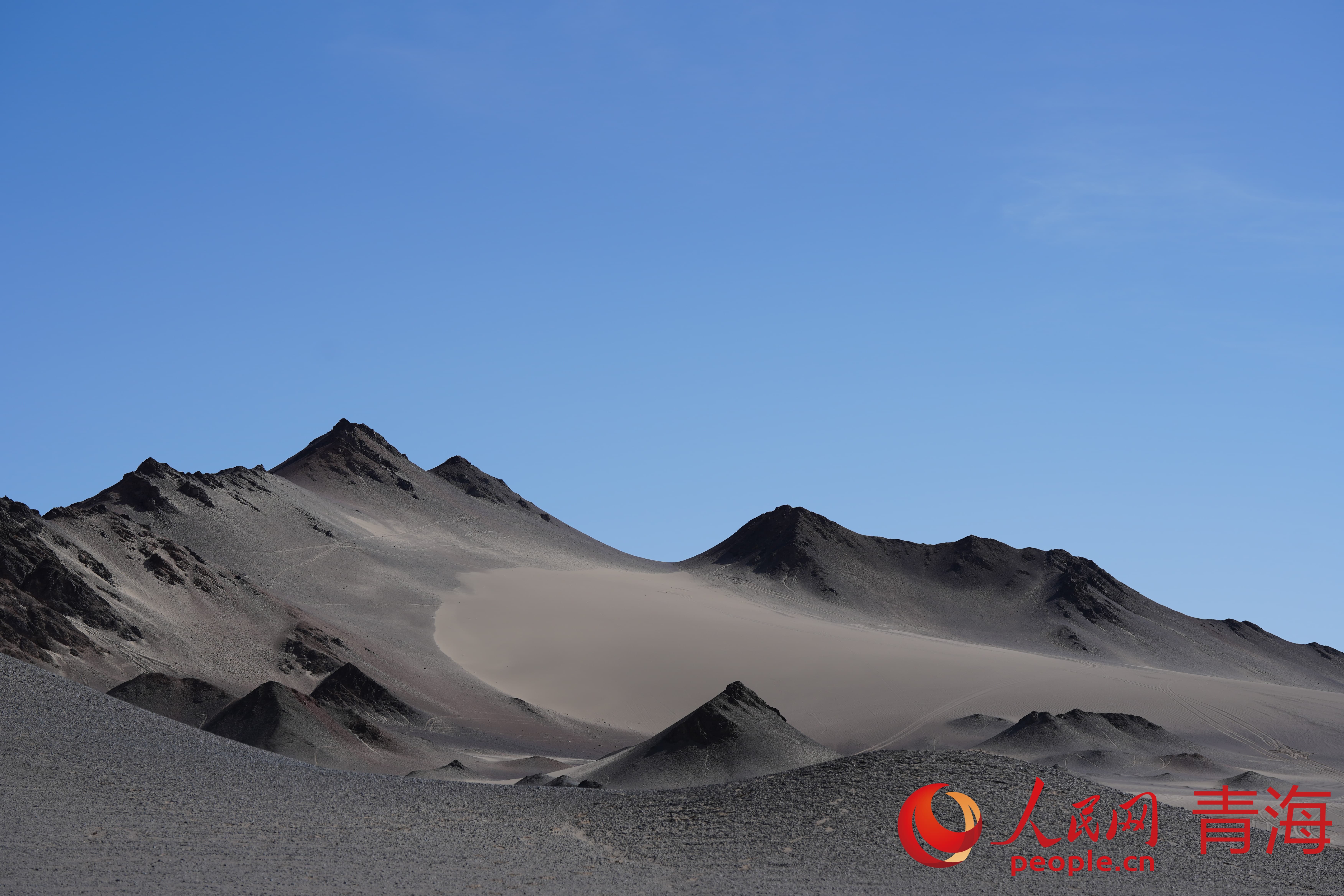 現(xiàn)實版的水墨丹青畫。人民網(wǎng)記者 甘海瓊攝