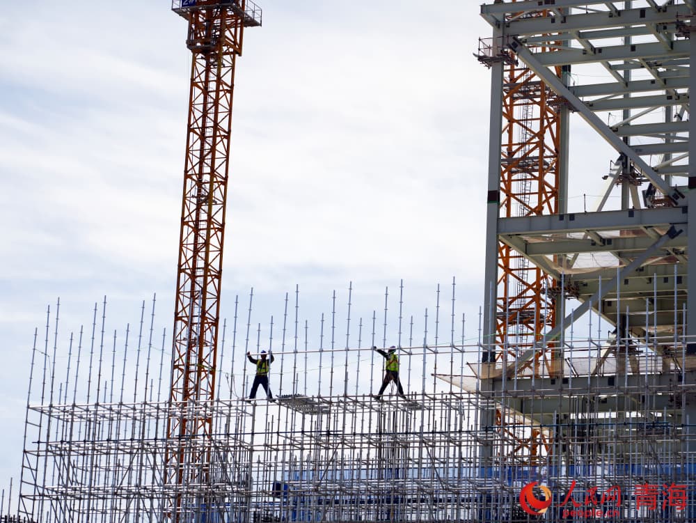 華電2×66萬千瓦煤電項目施工。人民網(wǎng) 況玉攝