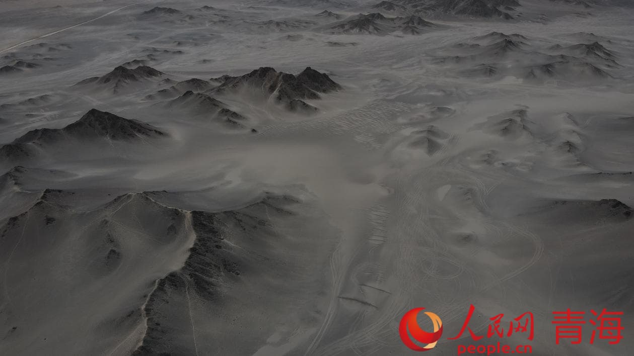 水墨黑獨山。人民網(wǎng) 況玉攝