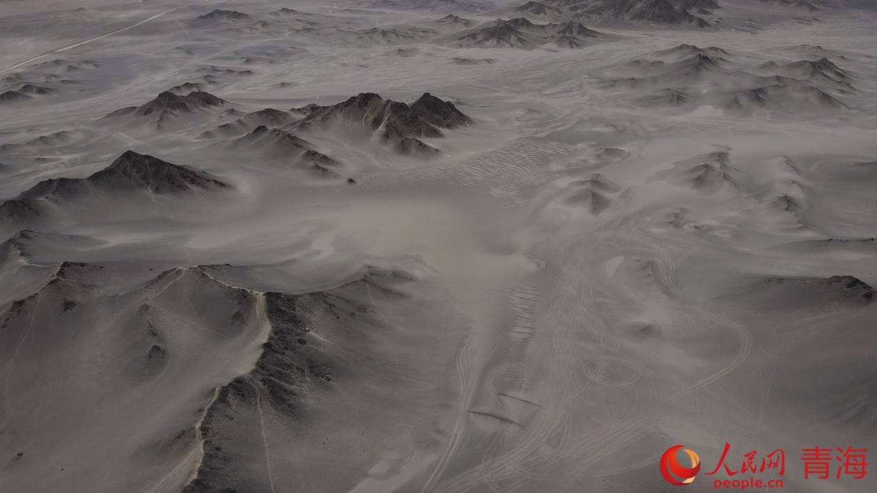 水墨黑獨山。人民網(wǎng) 況玉攝