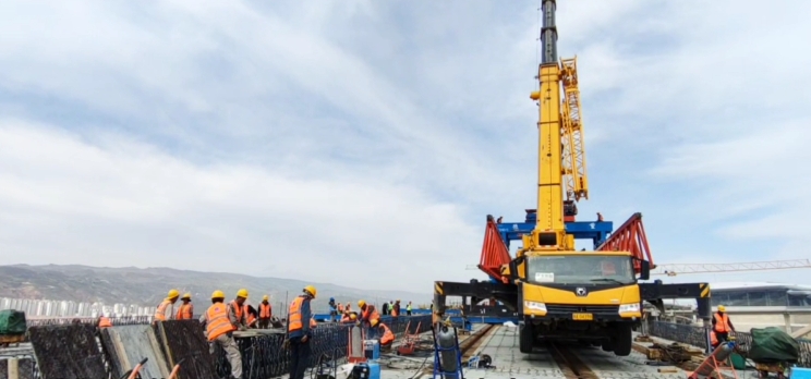 西寧曹家堡機(jī)場東進(jìn)場路7月1日建成通車