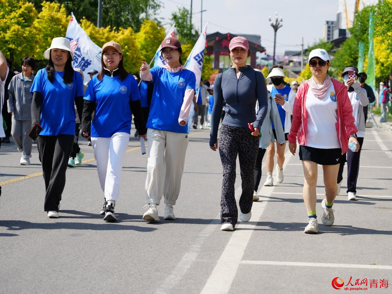 徒步大會現(xiàn)場。人民網(wǎng) 況玉攝