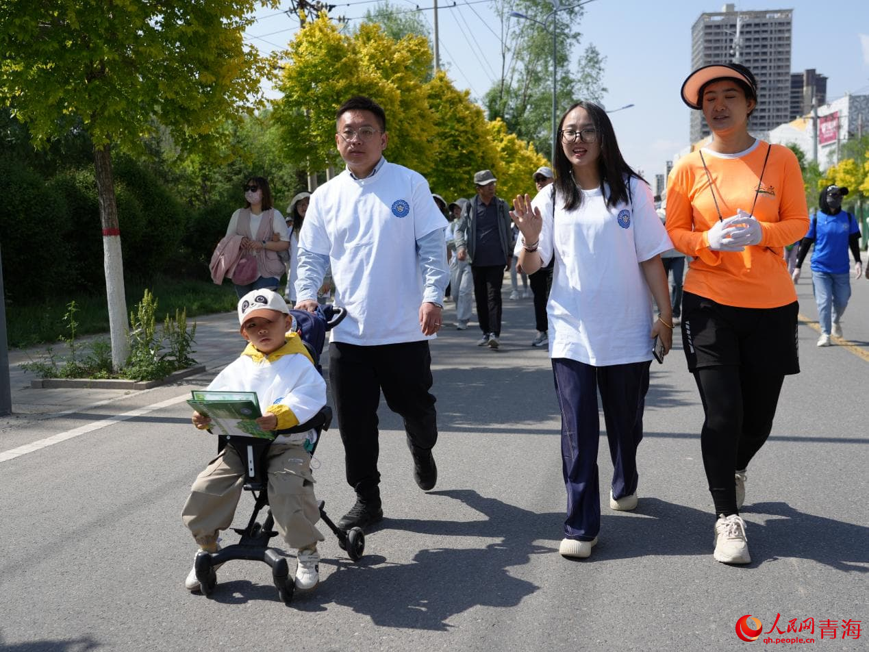 徒步大會現(xiàn)場。人民網(wǎng) 況玉攝