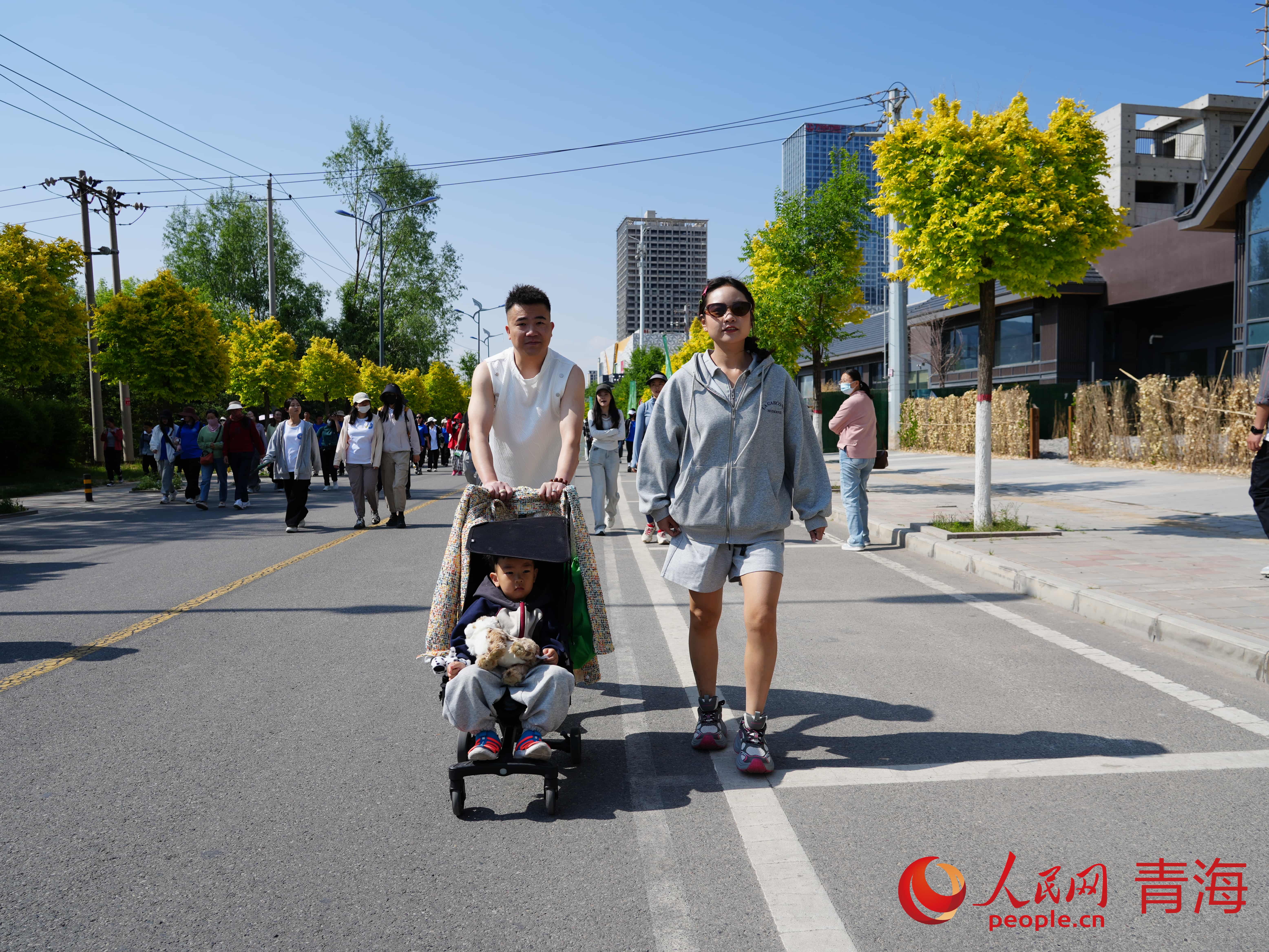 徒步大會現(xiàn)場。人民網(wǎng) 況玉攝