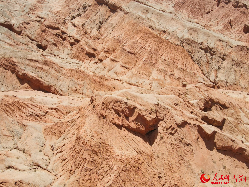 區(qū)域內(nèi)溝壑縱橫。人民網(wǎng) 況玉攝