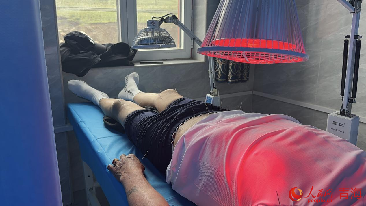 針灸治療。人民網(wǎng) 況玉攝